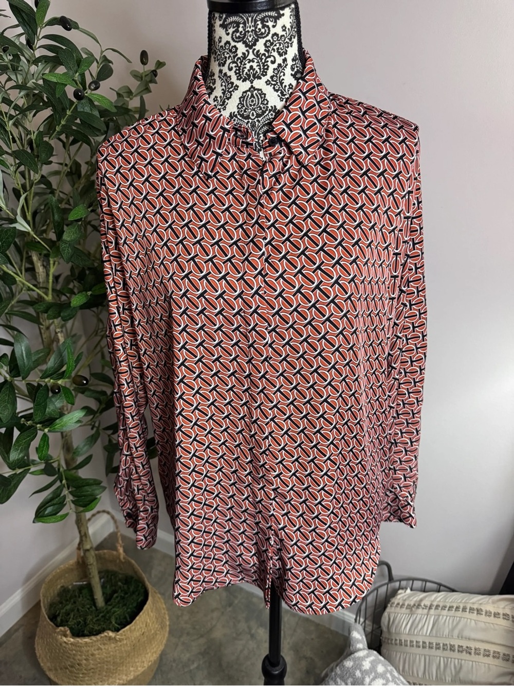 Express Coral Geometric Button-Down Shirt with Black Pattern